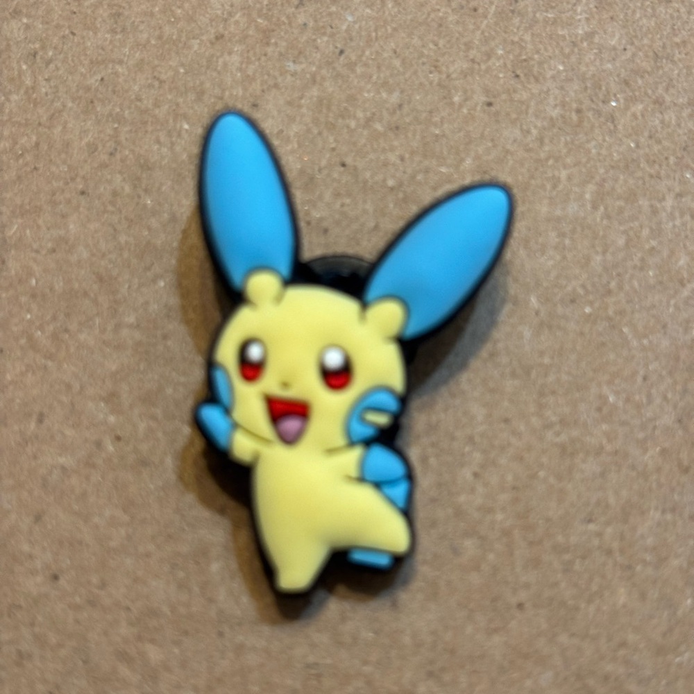🩵💙Crocs 10 pc charm pikachu Colorful Cartoon Pet. - Picture 6 of 7